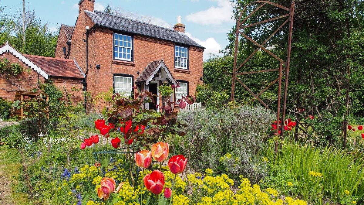 The Firs - Elgar's Birthplace cottage with colourful garden